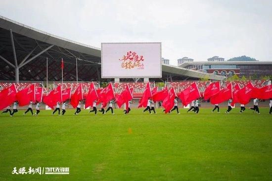 此役一上来鹈鹕外线早早开张，英格拉姆、瓦兰和麦科勒姆连中三分，鹈鹕打出9-0小高潮，篮网进攻滞涩单节仅得到18分，鹈鹕多点开花早早占优，首节结束时鹈鹕确立14分优势，次节回来，篮网进攻依然毫无起色，鹈鹕延续火力顺势追击，半场战罢，鹈鹕已经领先25分。